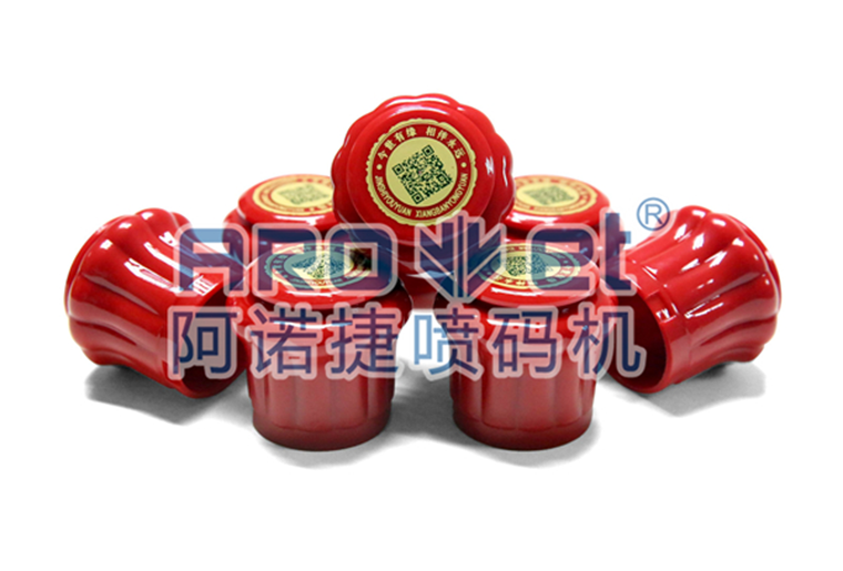 28圈瓶盖喷码机在瓶盖上喷印二维码